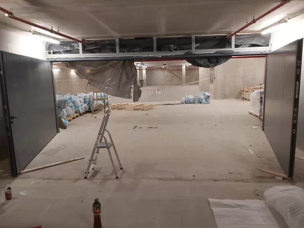 pici ajtó szárny könnyű súly 4,5 x2,4 szélesség magasság 1,2 tonna